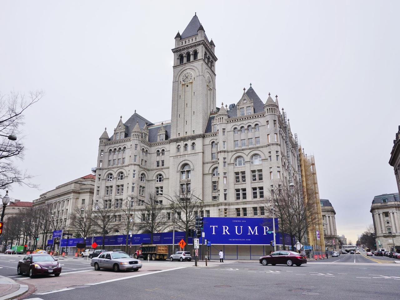 How much real estate does donald trump own